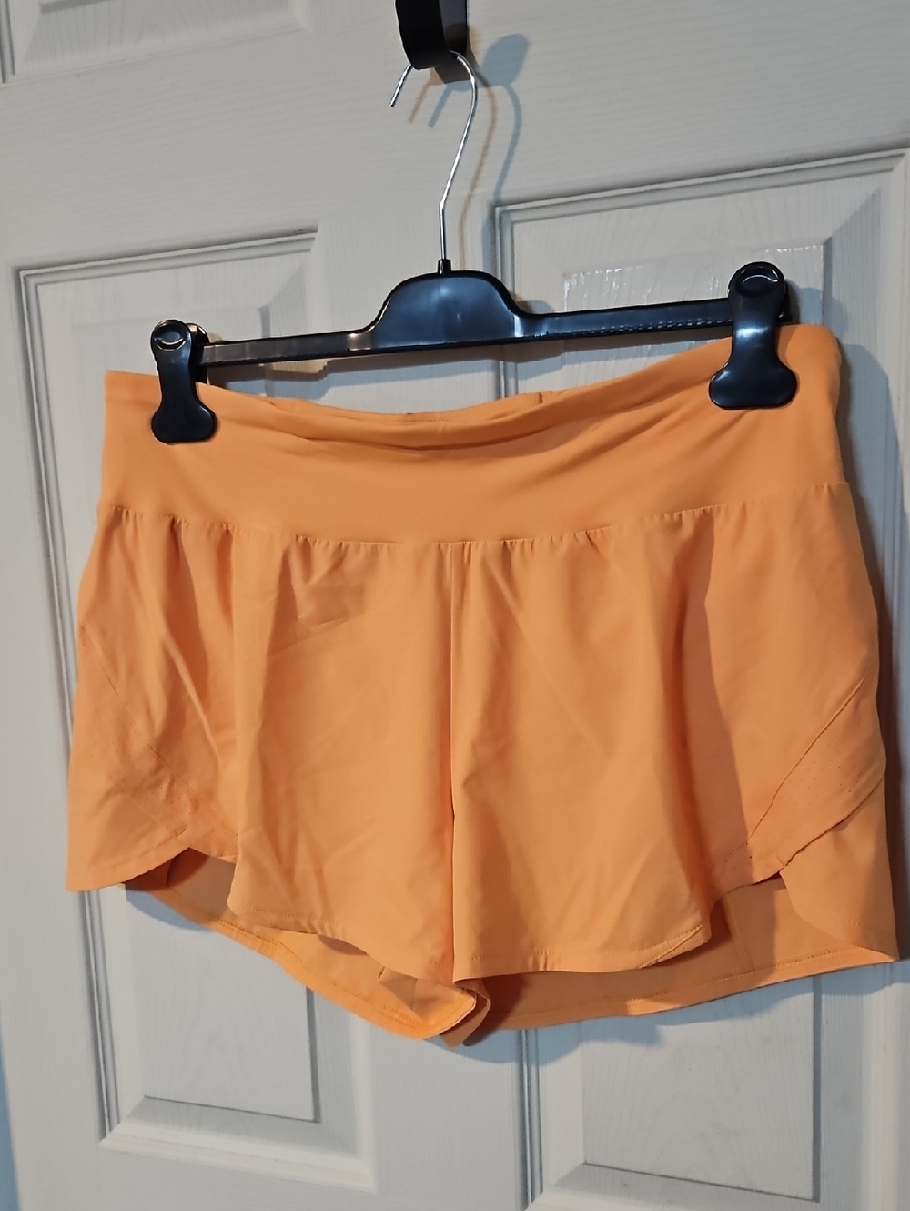 CALIA Women's Kick It Up Mid Rise Shorts: FRESH CANTALOUPE: NEW WITH TAGS: SZ L